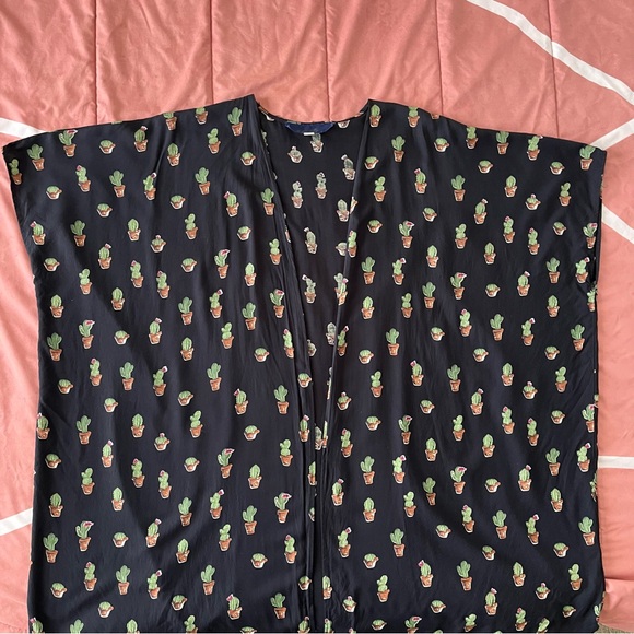 Cactus-Print Shawl - Picture 7 of 7